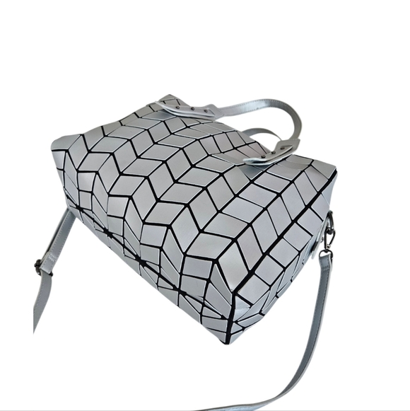 Emilio Pepe Italy Silver Geometric Women's Handbag - Picture 7 of 10